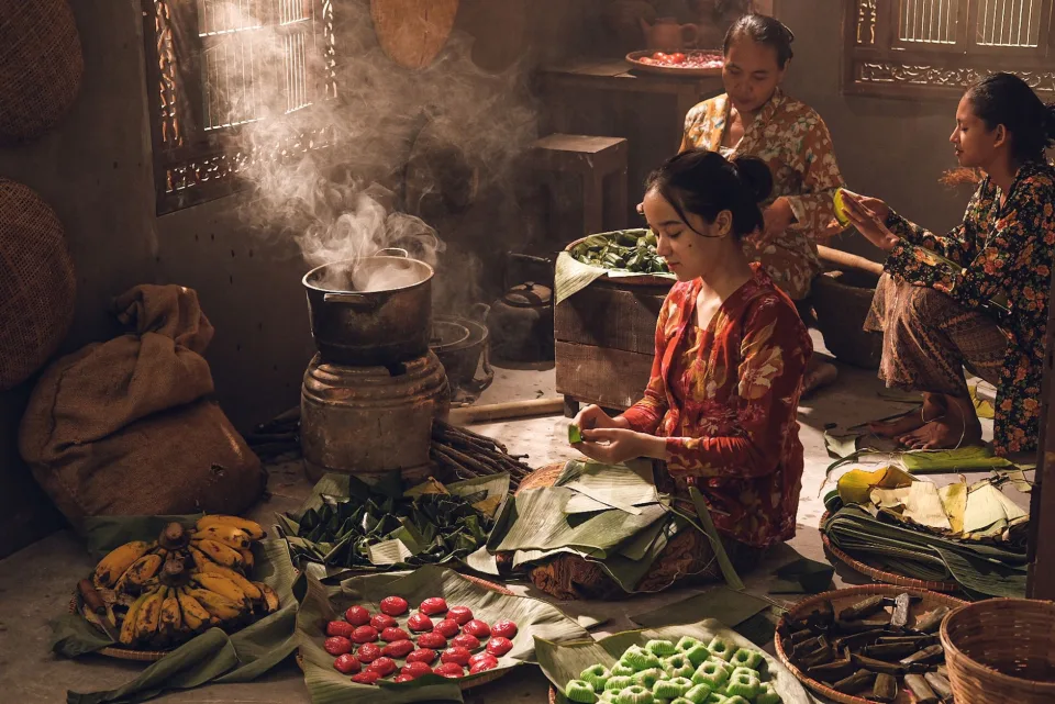 Bàn khách ngồi ăn